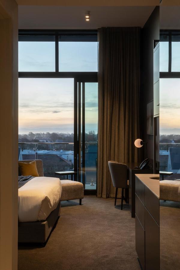 The Mayfair 基督城 外观 照片 A room at the hotel