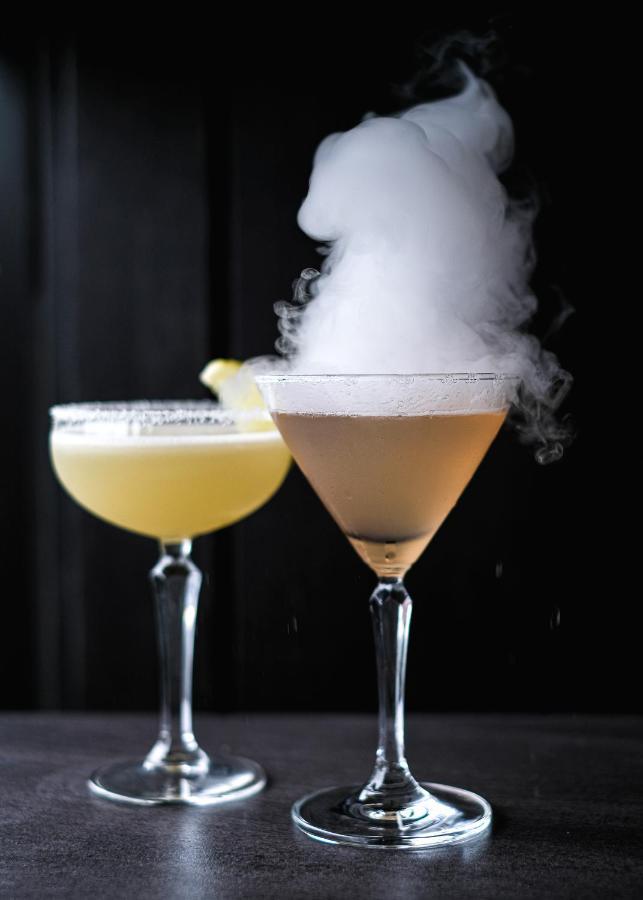 The Mayfair 基督城 外观 照片 A dry ice cocktail