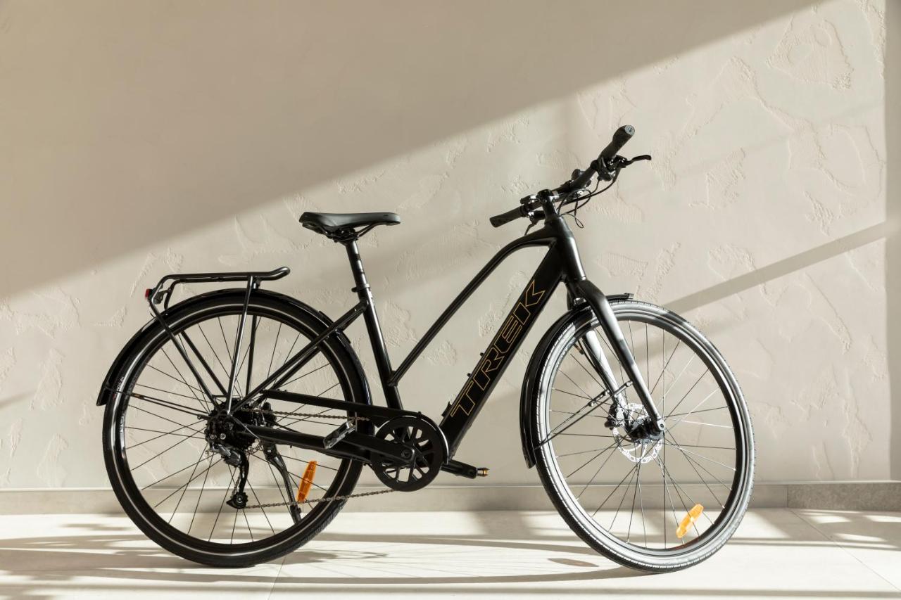 The Mayfair 基督城 外观 照片 Trek Allant+