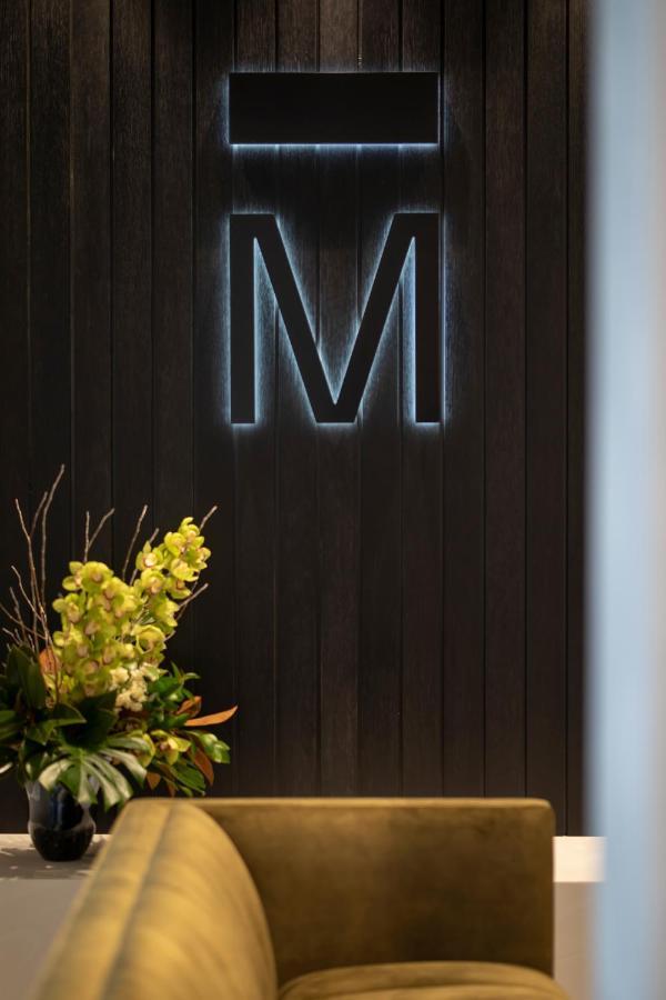 The Mayfair 基督城 外观 照片 The M on the wall of the lobby