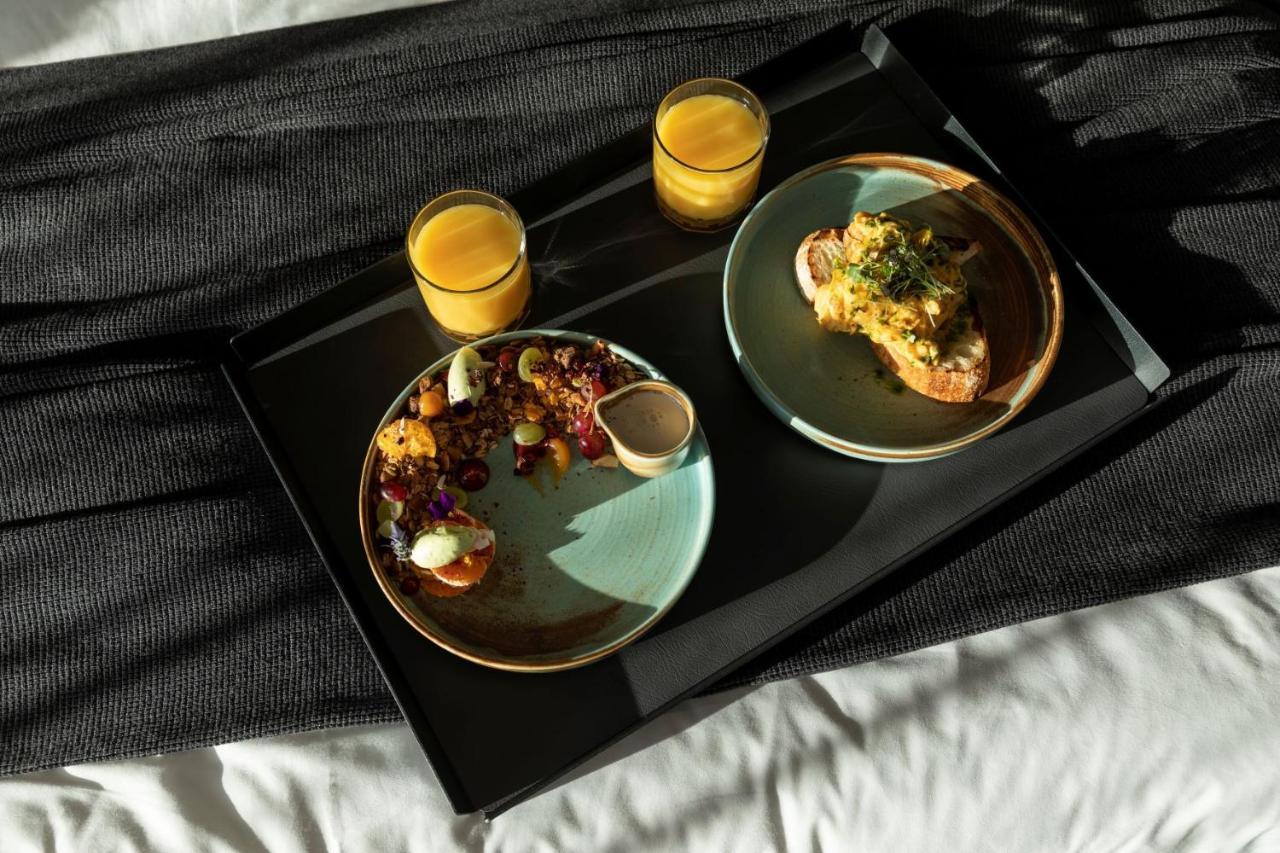 The Mayfair 基督城 外观 照片 A room service tray