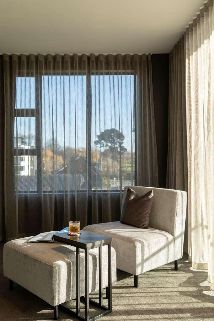 The Mayfair 基督城 客房 照片 A sheer curtain